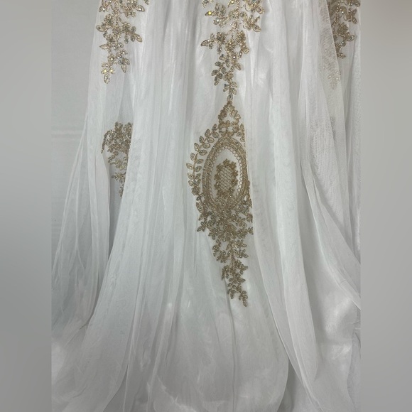 Say Yes
Juniors' Strapless Embellished Ballgown - Picture 6 of 10